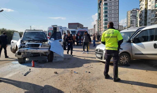 Kumluca'da trafik kazası ve yangın ! 3 kişi yaralandı 