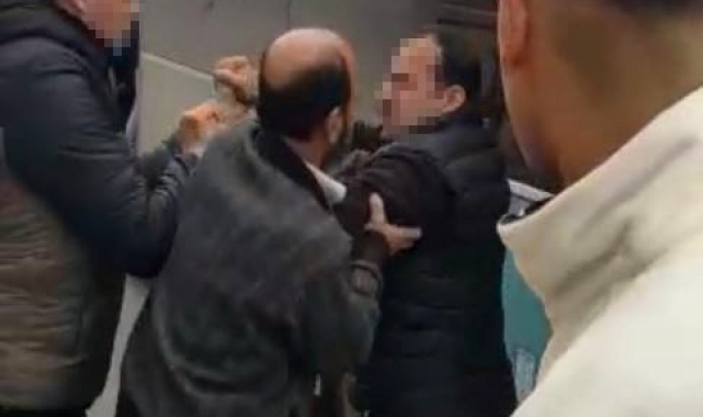Motosiklet sürücüsü ile otobüs şoförü birbirine girdi 