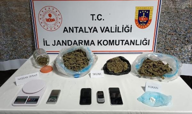 Muratpaşa'da jandarmadan uyuşturucu operasyonu; 3 kişi yakalandı 