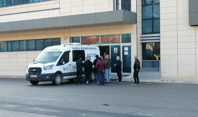 Oğlu tarafından ekmek bıçağıyla öldürülen annenin cenzesi teslim edildi