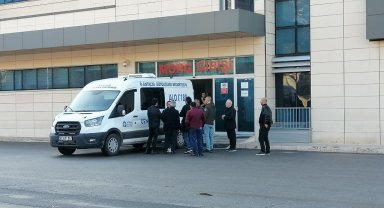 Oğlu tarafından ekmek bıçağıyla öldürülen annenin cenzesi teslim edildi