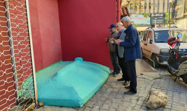 Şehrin göbeğinde gizemli yatır 