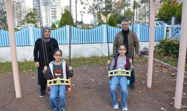 13 yaşındaki ikizlere birer gün arayla böbrek nakli