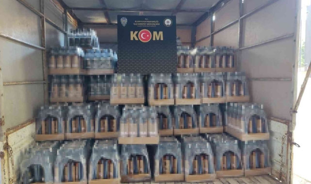 2 bin 544 şişe sahte içki ile 400 kilo gümrük kaçağı tütün ele geçirildi