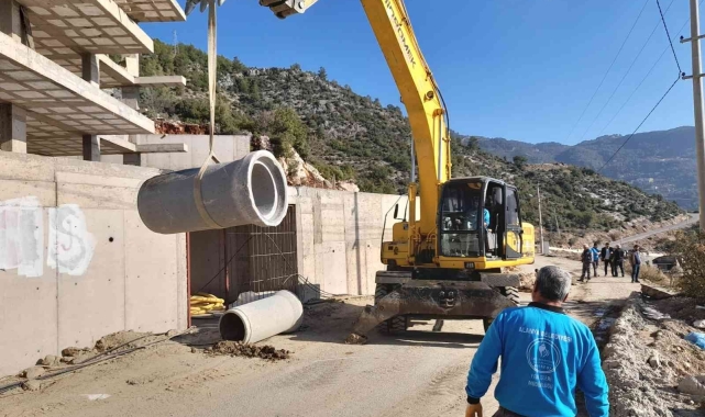 Alanya Belediyesi'nden yağışlar öncesi yoğun mesai
