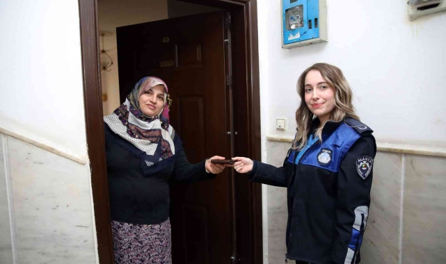 Alanya'da tatilcilerin kaybolan eşyaları adresine kargoyla gönderiliyor
