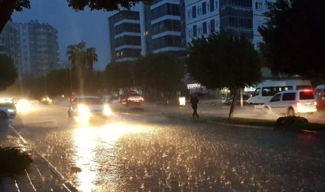 Antalya afeti yaşıyor. Fırtına ve yağmur hayatı durdurdu