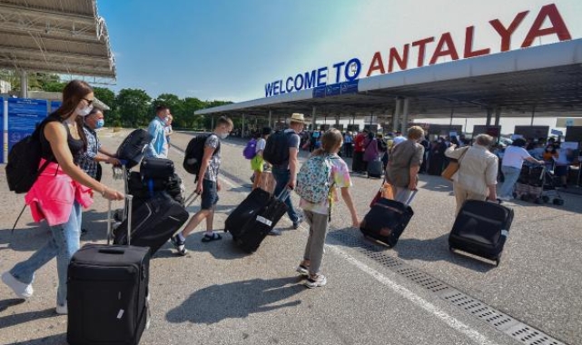Antalya yeni yıla rekorla başladı 