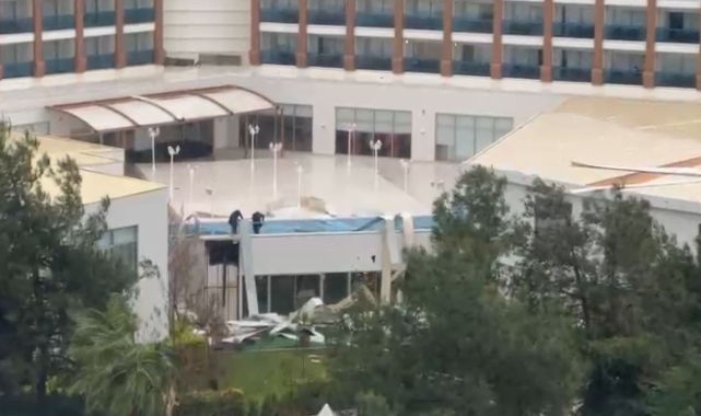 Antalya'da hortum 5 yıldızlı otelin çatısını uçurdu