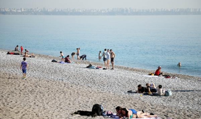 Antalya'da ocak ayında yabancıların deniz keyfi
