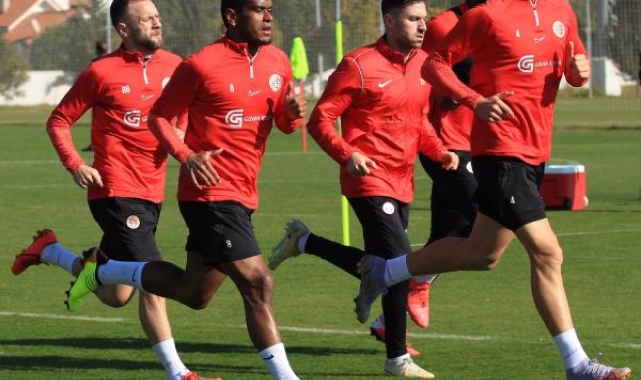 Antalyaspor'da transfer hareketliliği; 5 oyuncu gidiyor, 3-4 oyuncu geliyor