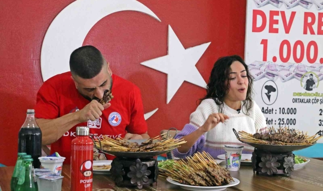 Avustralyalı turist rekor kırdı, rakibi yemeği bırakıp şaşkınlıkla izledi