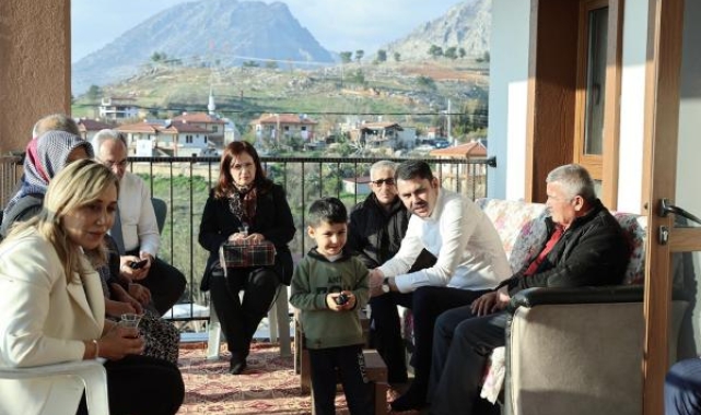 Bakan Kurum, Manavgat'ta afetzedelerin evlerine konuk oldu