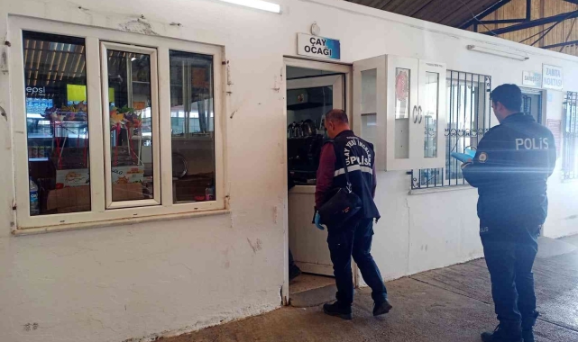 Çay evinde para bulamayan hırsızlar çikolata ve gazoz çaldı