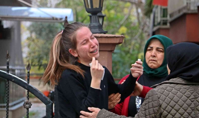 Dedesinin öldüğü haberini alan genç kız gözyaşlarına boğuldu