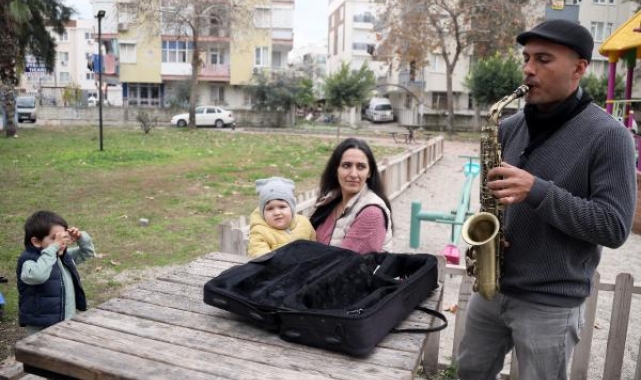 'Ekmek teknesi' çalınan Abbas'a yeni saksafon
