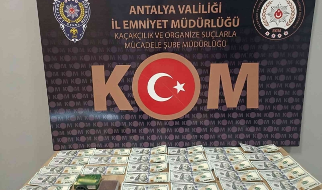 Esnafa sahte dolar veren yabancı uyruklu 4 şahıs yakalandı