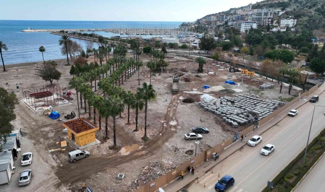 Finike Cumhuriyet Meydanı Projesi ilerliyor