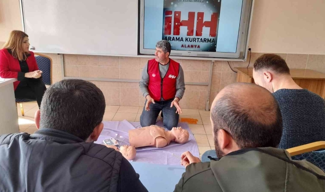 Gazipaşa'da gönüllülere ilk yardım eğitimi
