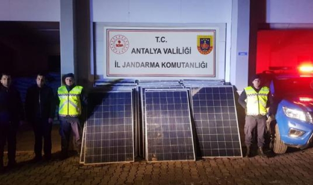 Güneş paneli hırsızları yakalandı