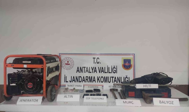 Kaçak kazıya jandarmadan eş zamanlı operasyon: 12 gözaltı !