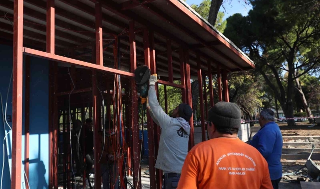 Karaalioğlu Parkı içerisindeki izinsiz yapılar yıkılıyor