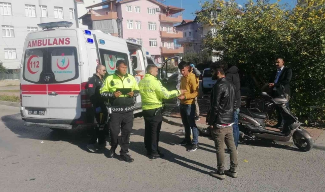 Kaskı sayesinde ölümden döndü, motosikletini emanet etmeden ambulansa binmedi