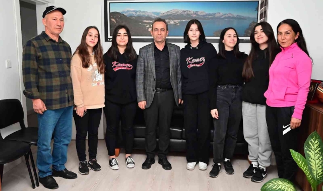 Kemer Belediyesi'nden sporculara ulaşım desteği