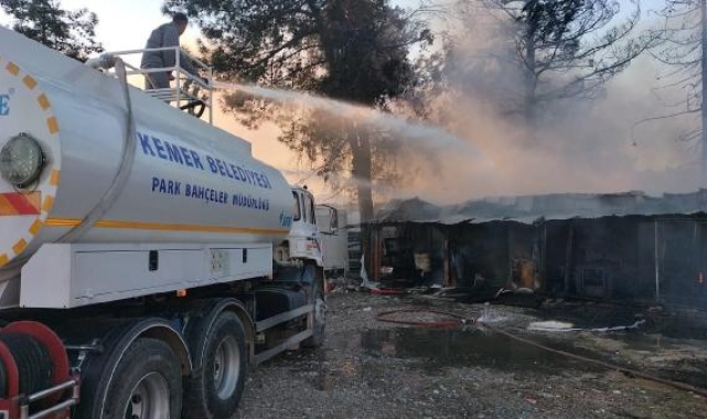 Kemer'de baraka yangını