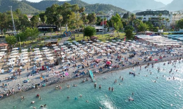 Kemer'e 2022'de nüfusunun 87 katı ziyaretçi
