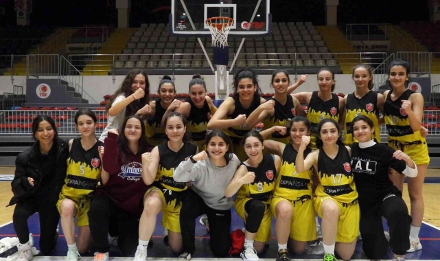 Kepez'in kız basket takımı kupaya yaklaştı