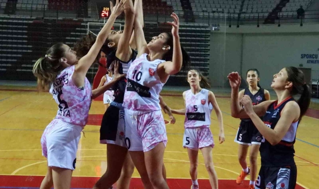 Kepez'in uzun kızları Antalya şampiyonu oldu