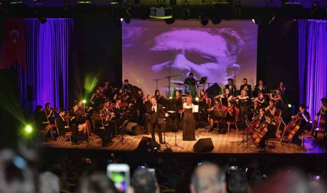 Konyaaltı Nazım Hikmet'i andı