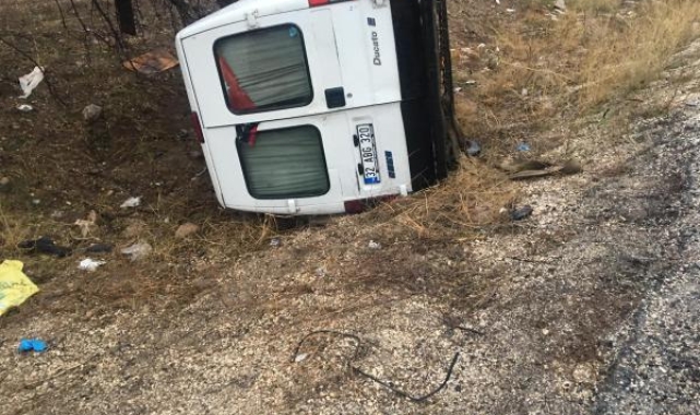 Minibüsle çarpışan otomobildeki çift öldü, 2 yaralı