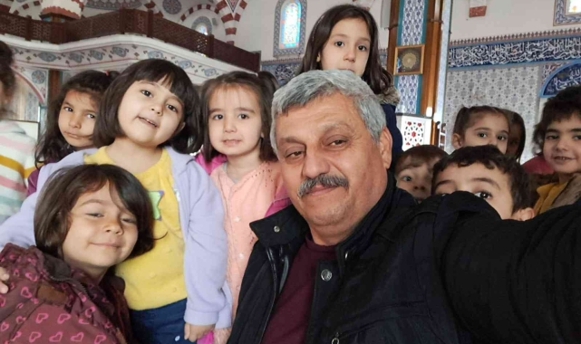 Minik öğrenciler kumbaralarındaki paraları camiye bağışladı