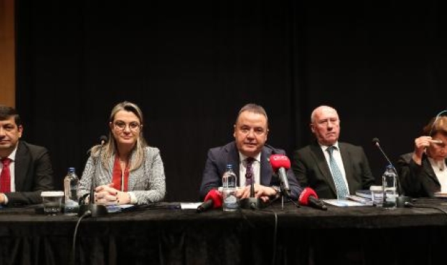 Resmi plakalı otobüsleri Büyükşehir kendi işletecek
