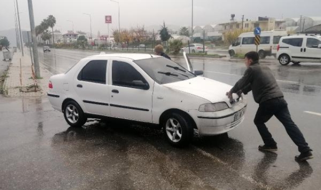 Tamir sonrası deneme sürüşü yaptığı otomobilde yangın çıktı