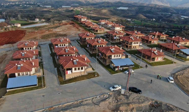 Tarihi Manavgat yangını sonrası yapılan 427 konutun anahtarları sahiplerine teslim ediliyor