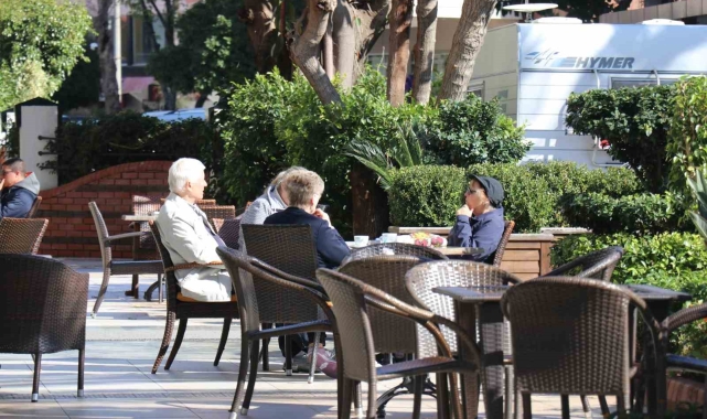 Yaşlı turistler, kış mevsiminde Alanya'yı tercih ediyor
