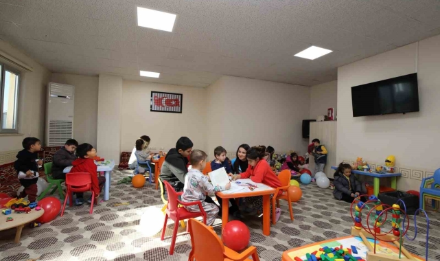 Akdeniz Üniversitesi depremzede çocuklar için 10 oyun odası kurdu