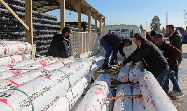 Alanya'da çiftçilere 8 bin 400 metrekare sera naylonu 