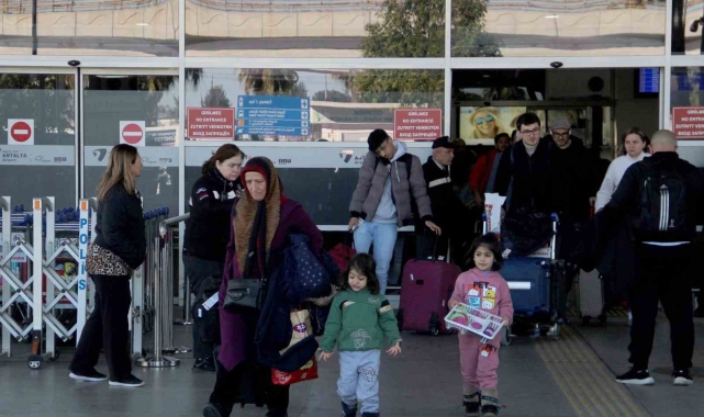 Antalya depremzedeleri ağırlıyor