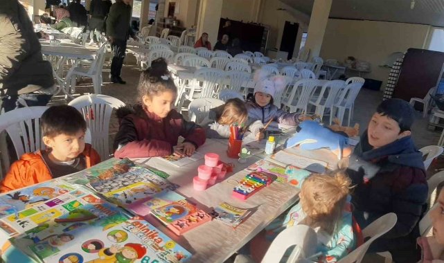 Antalya'da depremzede aile ve çocuklara psikolojik destek veriliyor