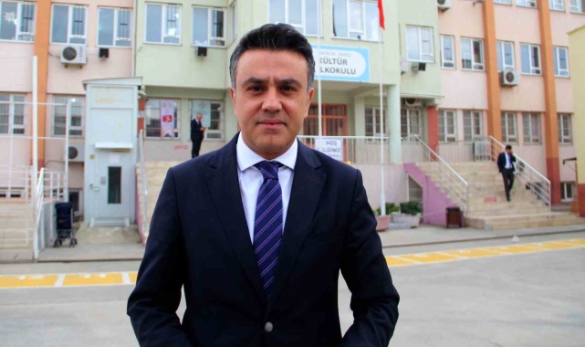 Antalya'da depremzede çocuklar okullarına başladı 