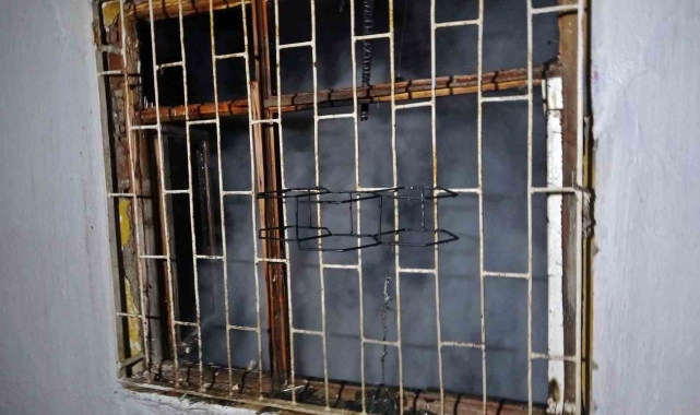 Atık malzeme toplayan gençlerin evi cayır cayır yandı 