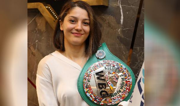 Boksör Seren Ay, WBC kemerini depremzedeler için satışa çıkardı