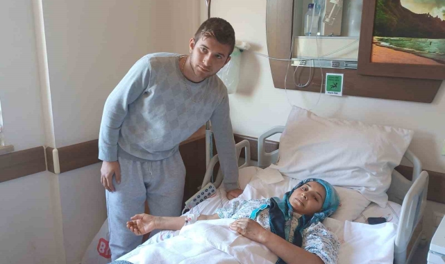 Depremde bebeğini ve ailesini kurtararak ailesinin kahramanı oldu