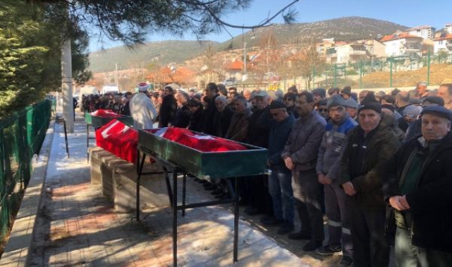 Depremde ölen 3 kardeş toprağa verildi