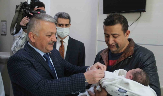 Doğan bebeğine sevinemedi 