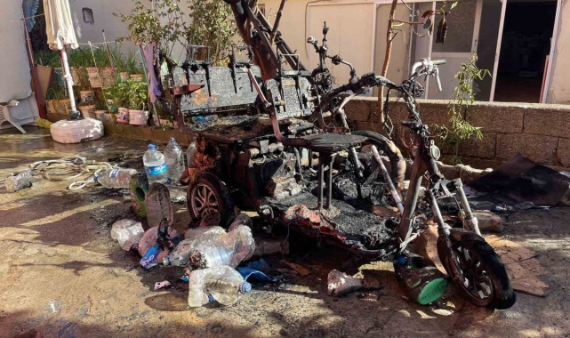 Gazipaşa'da yanan elektrikli motosikletler küle döndü
